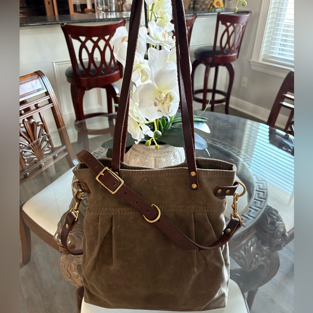 🤎🤎ELLIE JANE SARA LARSON WAXED CANVAS LEATHER CROSSBODY/SHOULDER BAG! 🤎🤎